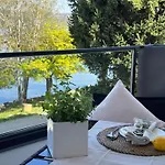 Aquavista - Lakeview With Pool Apartmán