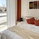 Aquavista - Lakeview With Pool Apartmán