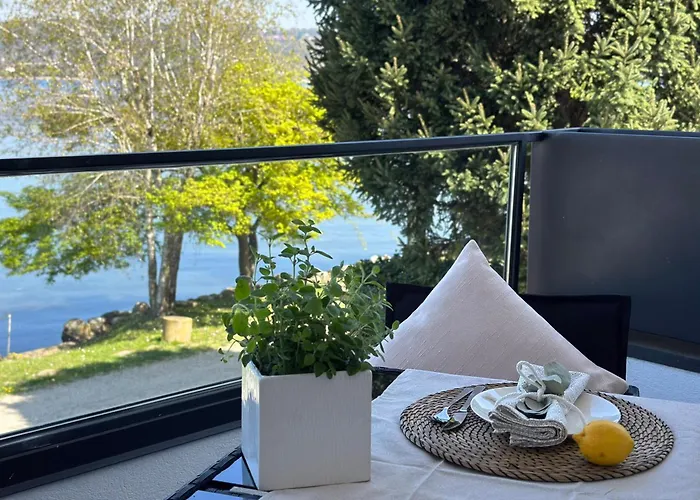 Aquavista - Lakeview With Pool Appartement