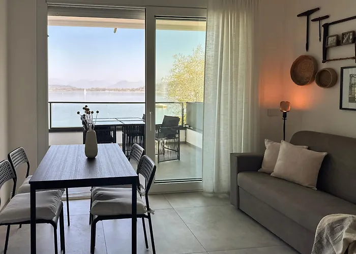 Aquavista - Lakeview With Pool Appartement